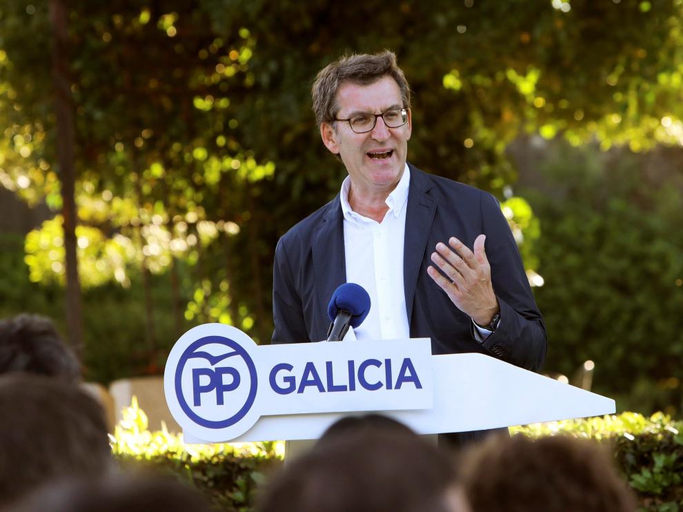 Alberto Núñez-Feijóo durante su comparecencia de esta tarde para anunciar su intención de quedarse en Galicia