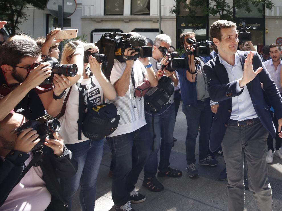 Casado, a su llegada este lunes a la sede del PP en Madrid.