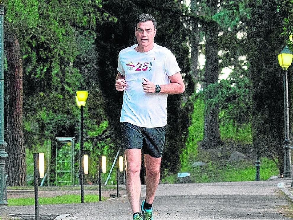 Pedro Sánchez, en plena faena en la Moncloa.