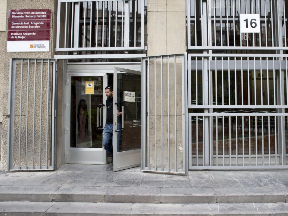 Imagen exterior de la sede del Instituto Aragonés del Servicios Sociales, en el paseo de María Agustín de Zaragoza.