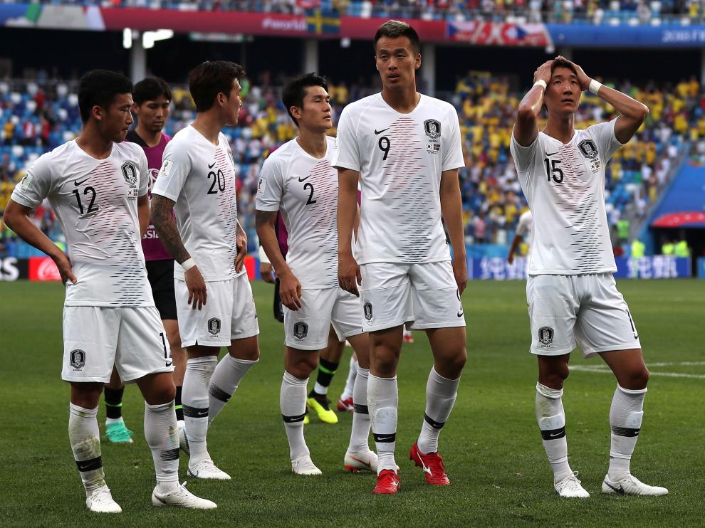 Jugadores de Corea del Sur, durante el partido ante Suecia de este lunes.