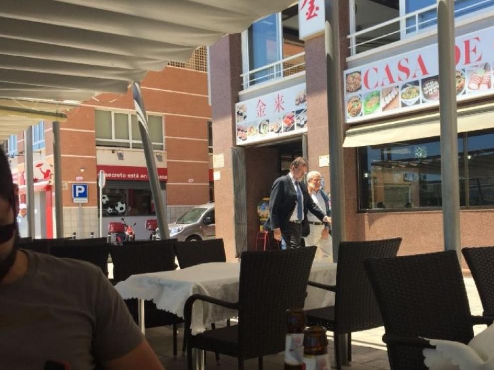 Rajoy, este martes junto a un amigo.