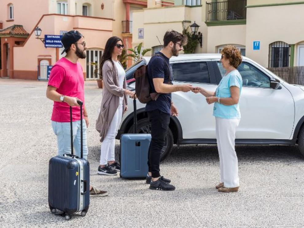 Con Amovens puedes alquilar coches entre particulares, compartir viaje o incluso estrenar coche.