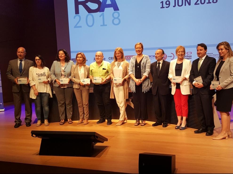 Marta Gastón junto a Laura Ros Verhoeven y los demás ponentes que han participado en el Foro RSA 2018 celebrado en Zaragoza.
