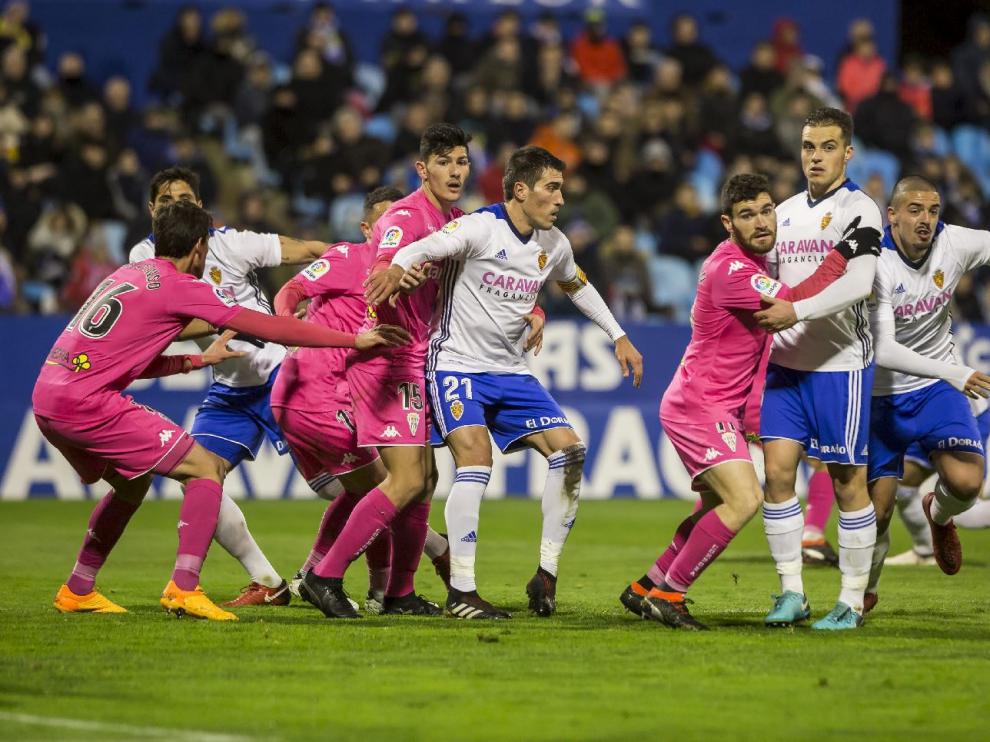 Una jugada del Real Zaragoza-Córdoba de la reciente liga.