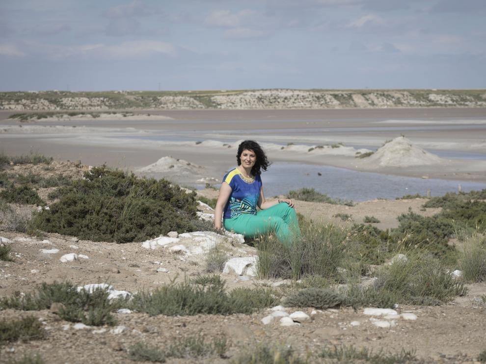 Gema Enfedaque, en un paraje de las salinas de Sástago-Bujaraloz.