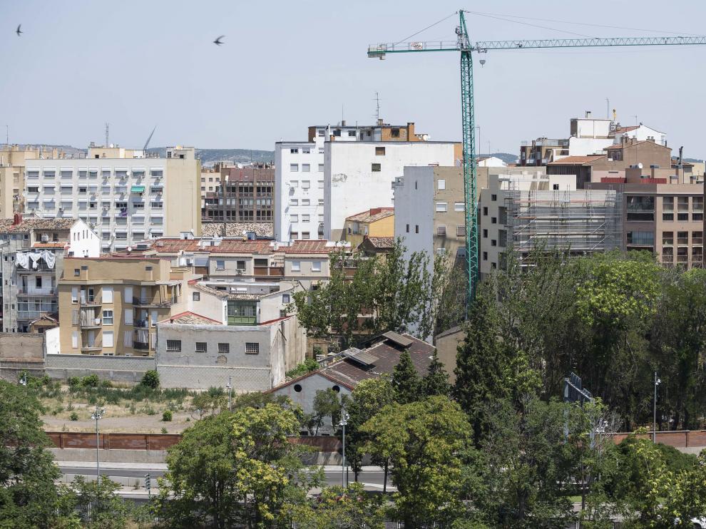 Vista general de los terrenos de la factoría Averly, en la confluencia del paseo de María Agustín y la calle de José María Escrivá de Balaguer.
