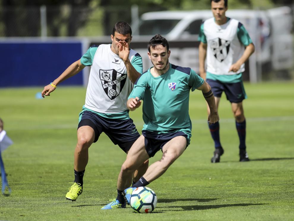 Rulo Prieto, en imagen durante un entrenamiento, es uno de los jugadores que no tienen sitio en el Huesca para la próxima campaña.