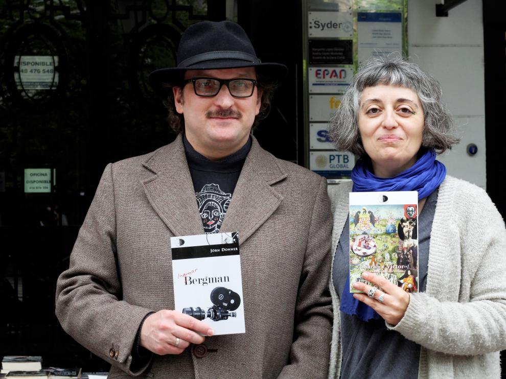 Raúl y su compañera Esther, coeditora del sello Libros del Innombrable.