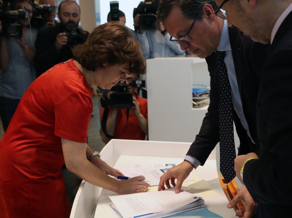 Soraya Sáenz de Santamaría presentó ayer los avales de su candidatura a la presidencia del PP.