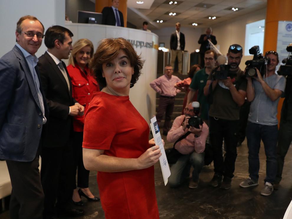 Sáenz de Santamaría presenta los avales necesarios para presentarse a las primarias del PP