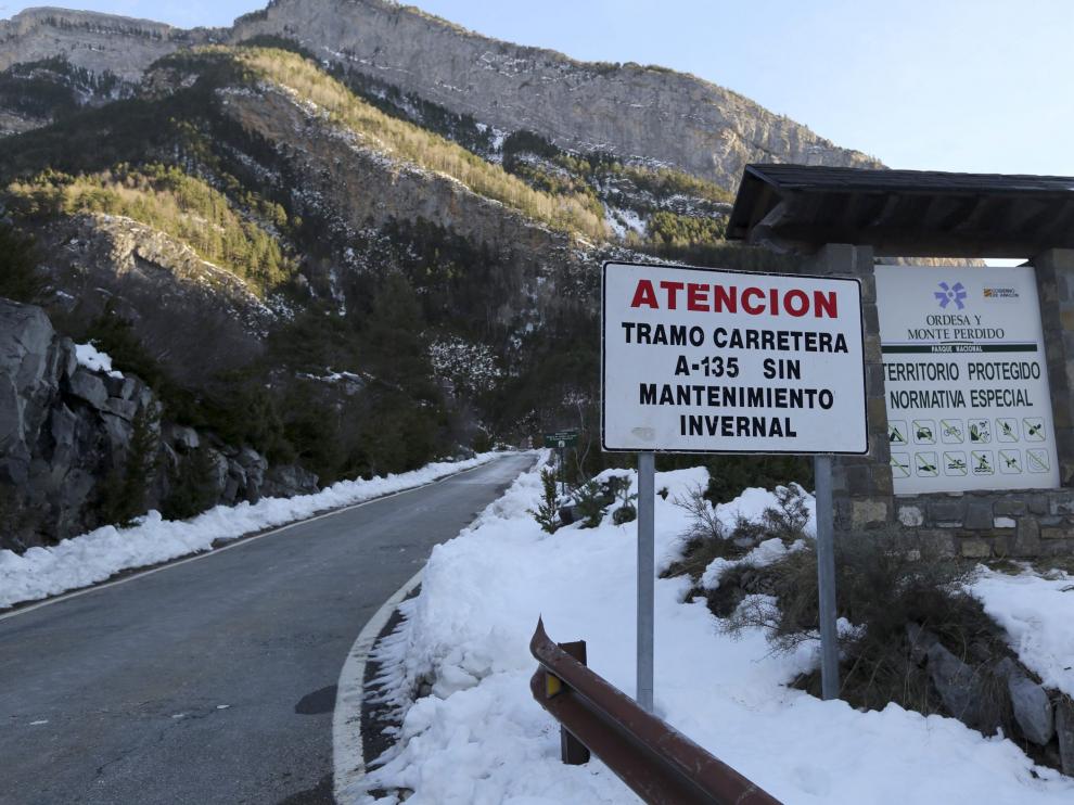 La carretera de acceso a la Pradera de Ordesa se construyó en los años 30 y necesita una reforma urgente
