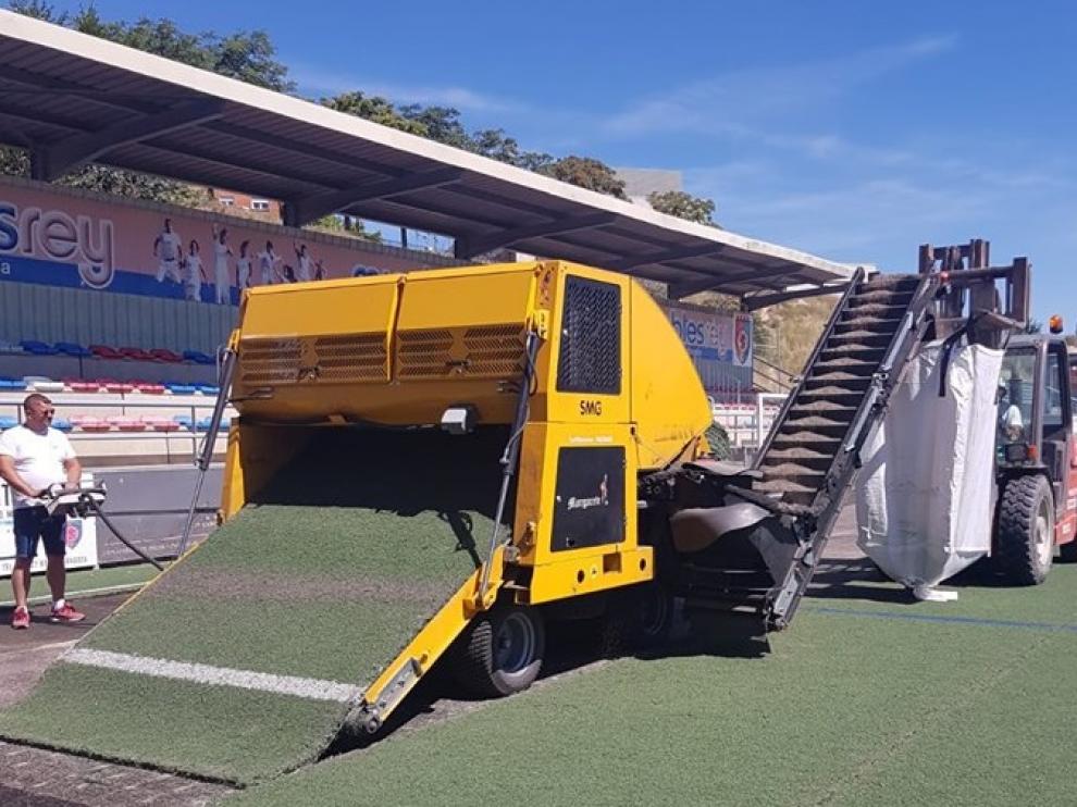 Las obras del cambio de césped ya han comenzado en el José Luis Violeta