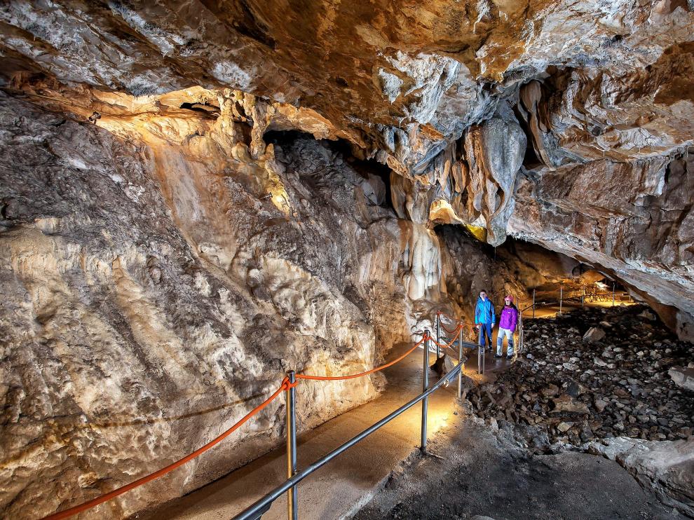 Interior de la Cueva de las Güixas, en Villanúa,