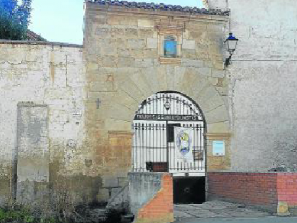 Entrada principal al convento de monjas concepcionistas de Calamocha, cerrado en 2007.