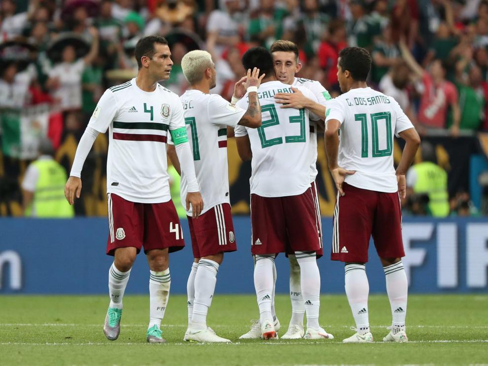 Celebración de un tanto de los jugadores de México.