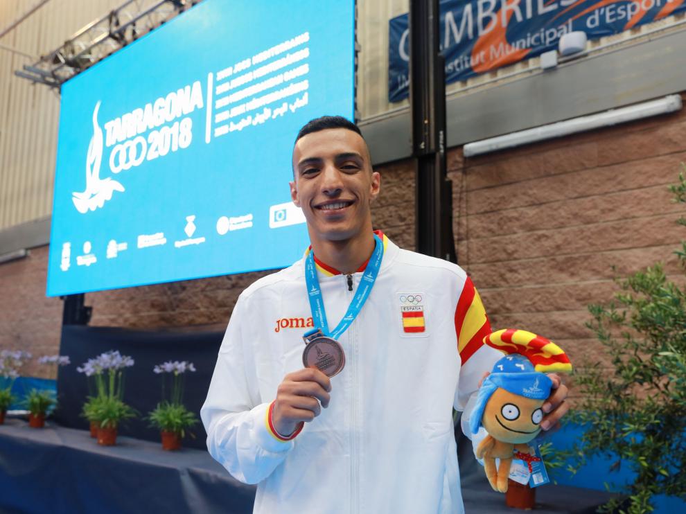 Samy, posando con la medalla.
