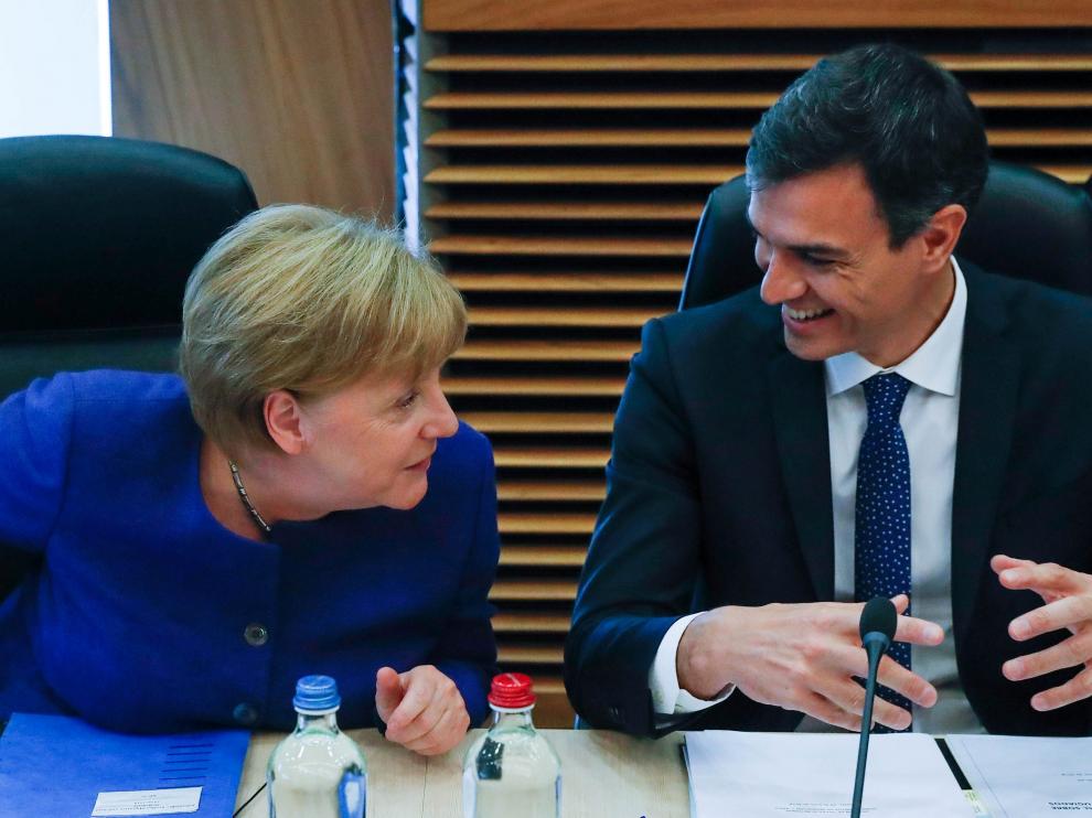 Angela Merkel junto al presidente Pedro Sánchez