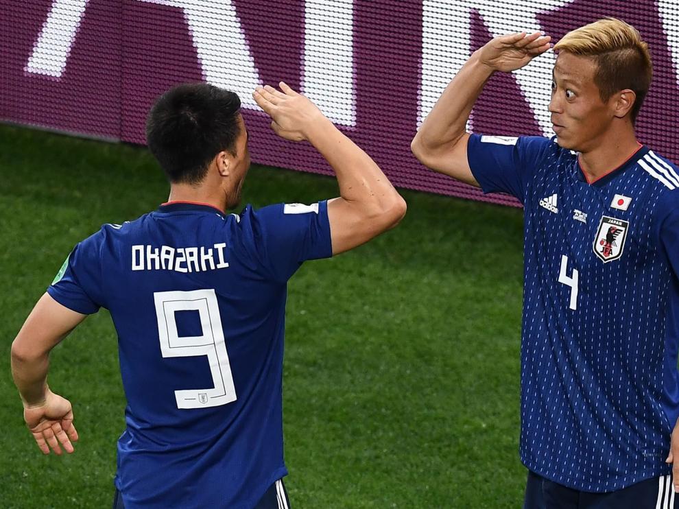 Los japoneses celebran uno de sus goles.