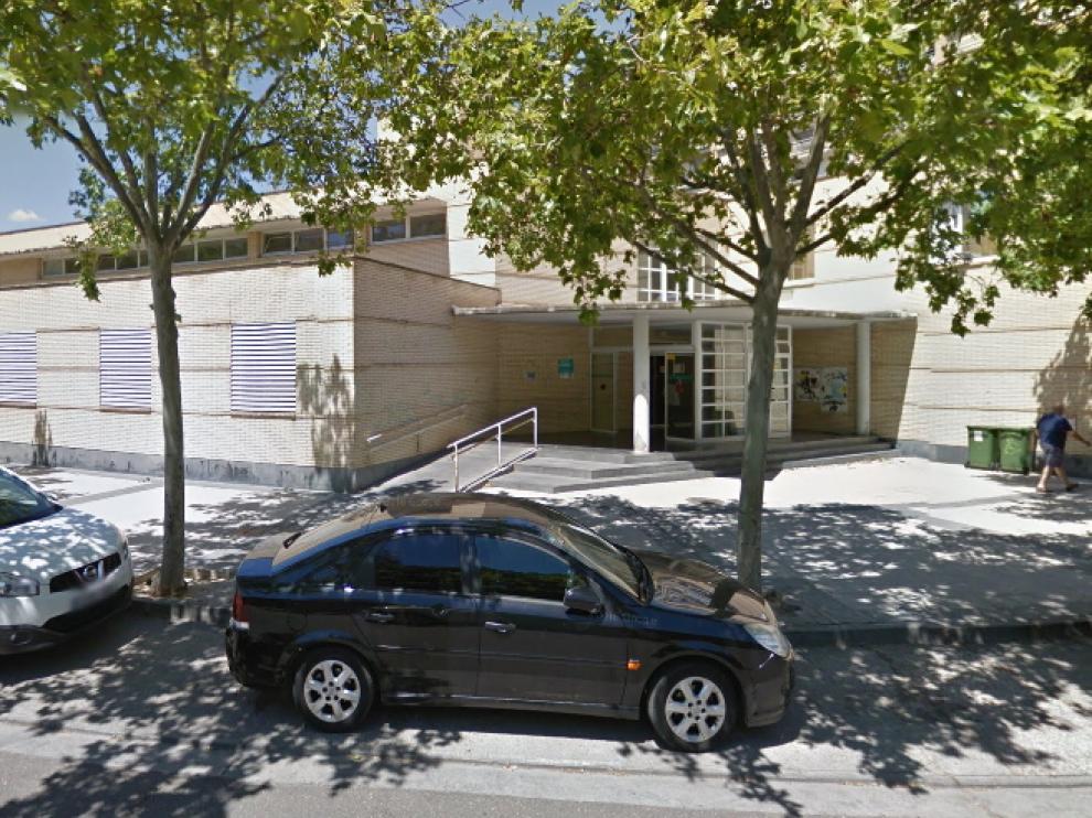 La médico del centro de salud Univérsitas acudió el viernes a asistir al paciente que ahora trata de localizar la Policía Nacional.