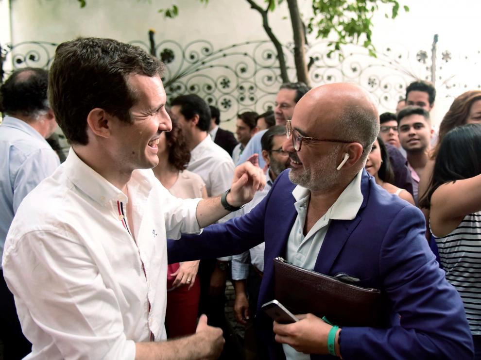 Pablo Casado, haciendo campaña en Córdoba, este lunes.