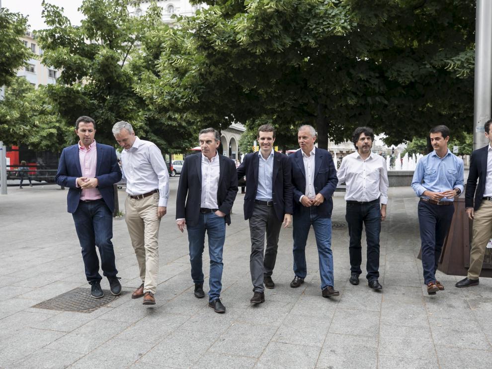 Pablo Casado, con los dirigentes del PP-Aragón
