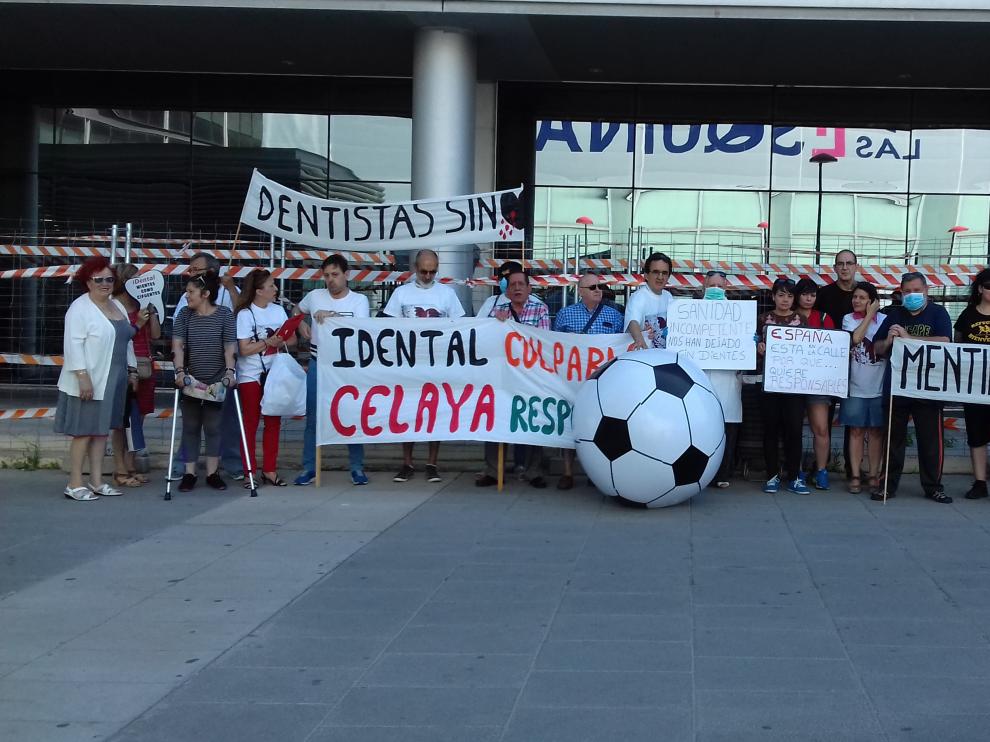 Protesta de afectados de iDental en Zaragoza.