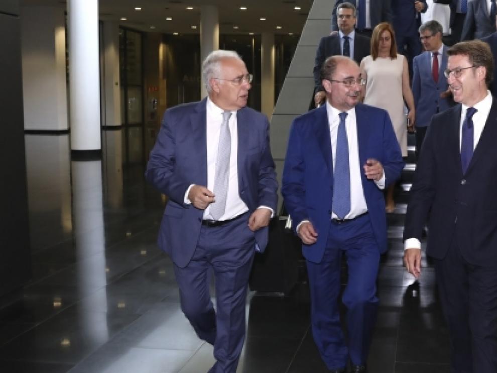 Los presidentes de La Rioja, Aragón y Galicia, José Ignacio Ceniceros, Javier Lambán y Alberto Núñez Feijóo, este martes, junto al vicepresidente del Europarlamento, Ramón Luis Valcárcel, en Logroño.