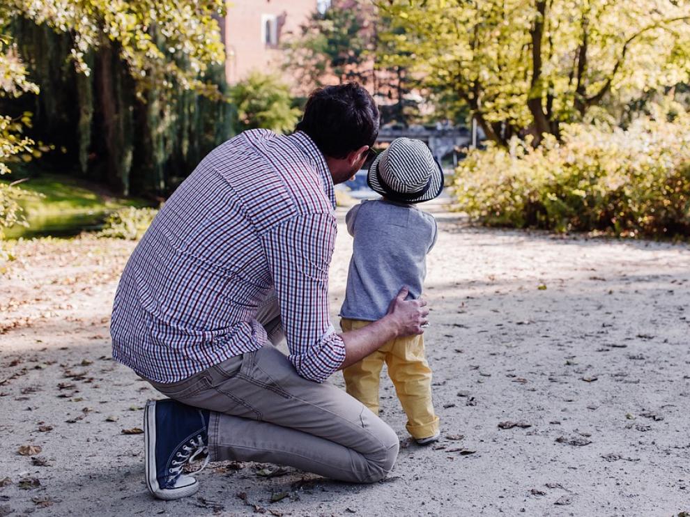 El Congreso da el primer paso para igualar los permisos de maternidad y paternidad