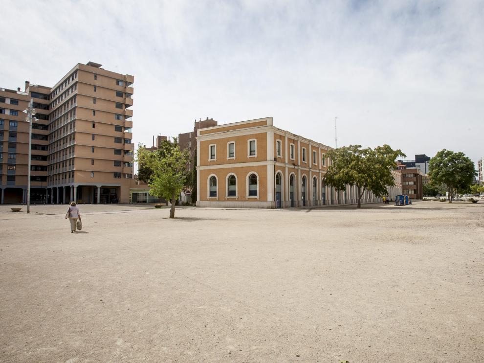 Vista de la explanada de la Estación del Norte, donde el Ayuntamiento de Zaragoza quiere trasladar el rastro.