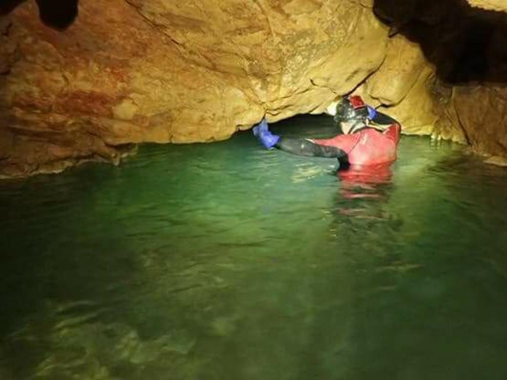 Interior de la cueva de Óbriga, en una imagen facilitada por vecinos de El Vallecillo.
