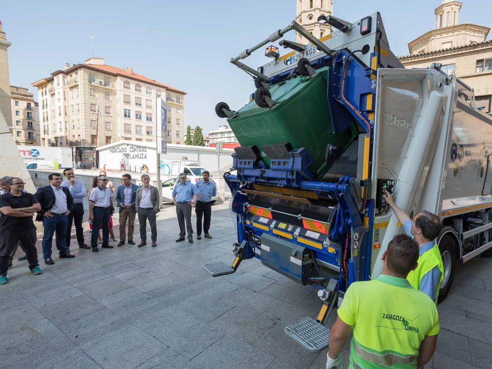 Presentación del camión híbrido de recogida de basura