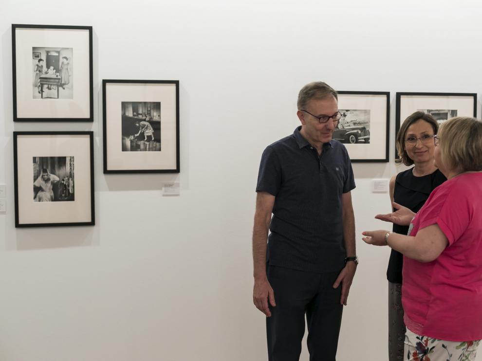 Los 41 fotomontajes se exponen en la sala de Pedro IV del Palacio de la Aljafería.