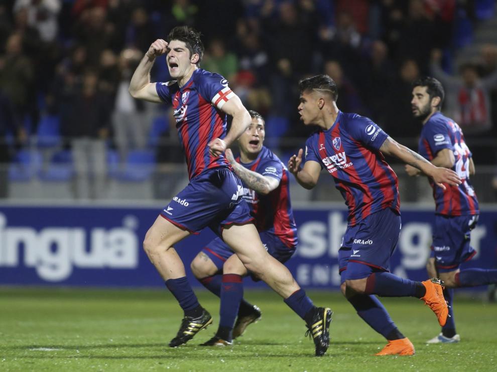 Gonzalo Melero celebra el gol que le marcó al Barça B en El Alcoraz.