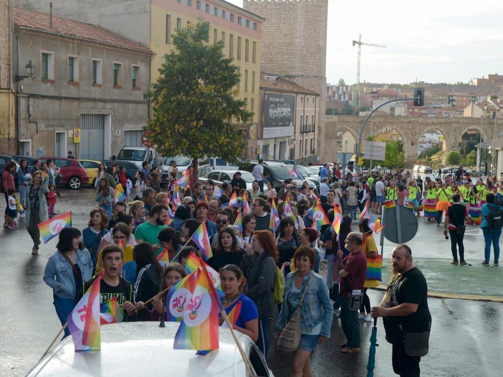 El desfile desembocó en la plaza de San Juan de Teruel.
