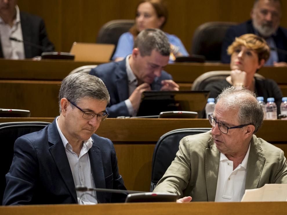Vicente Guillén y Fernando Gimeno, en el pleno