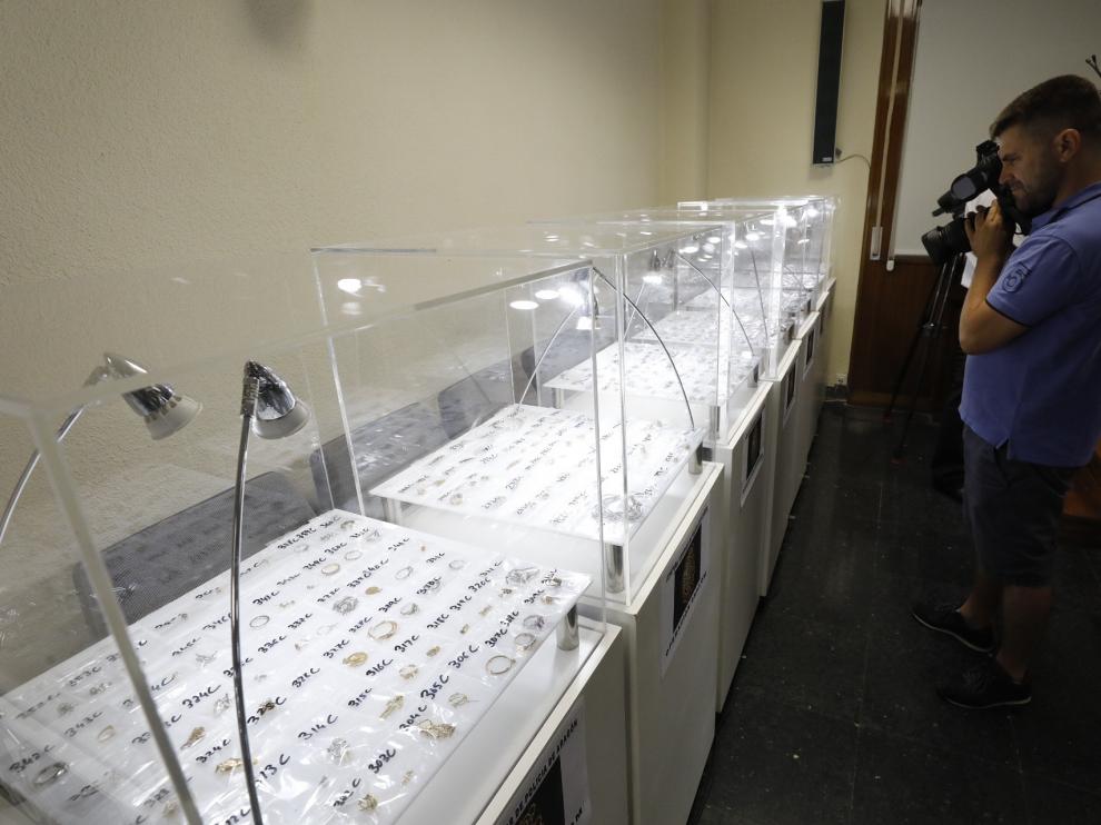 Del millar de joyas recuperadas, 400 son de oro y diamantes.