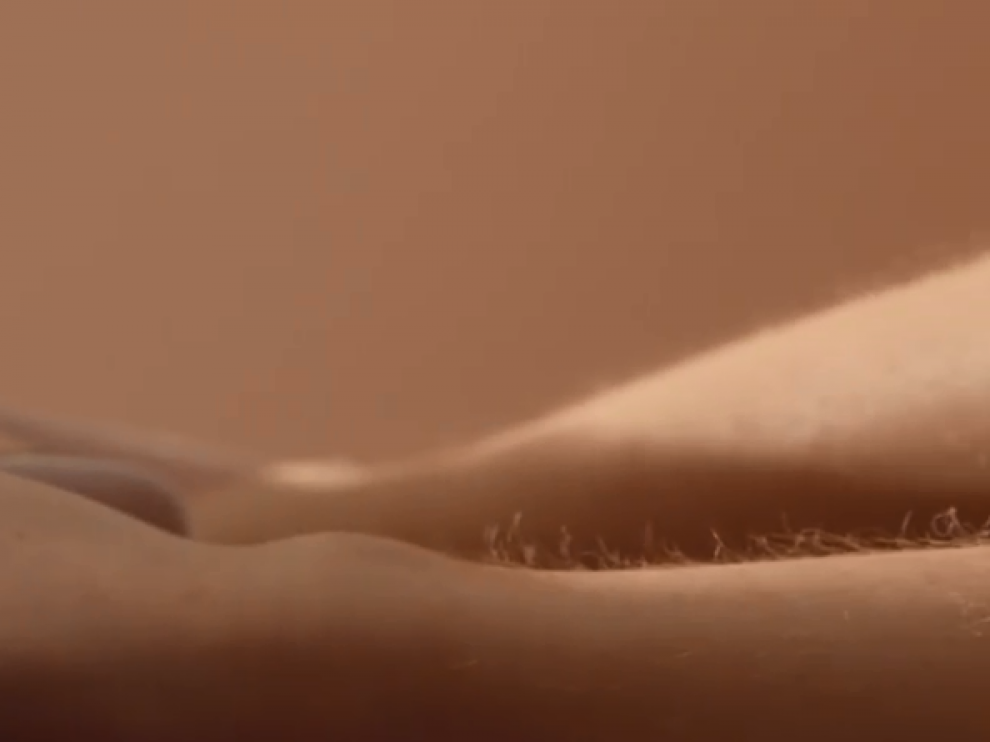 Imagen del spot de Billie, la primera marca de depilación que rompe con el tabú del vello femenino.