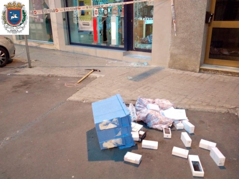 El material del robo abandonado en la fuga