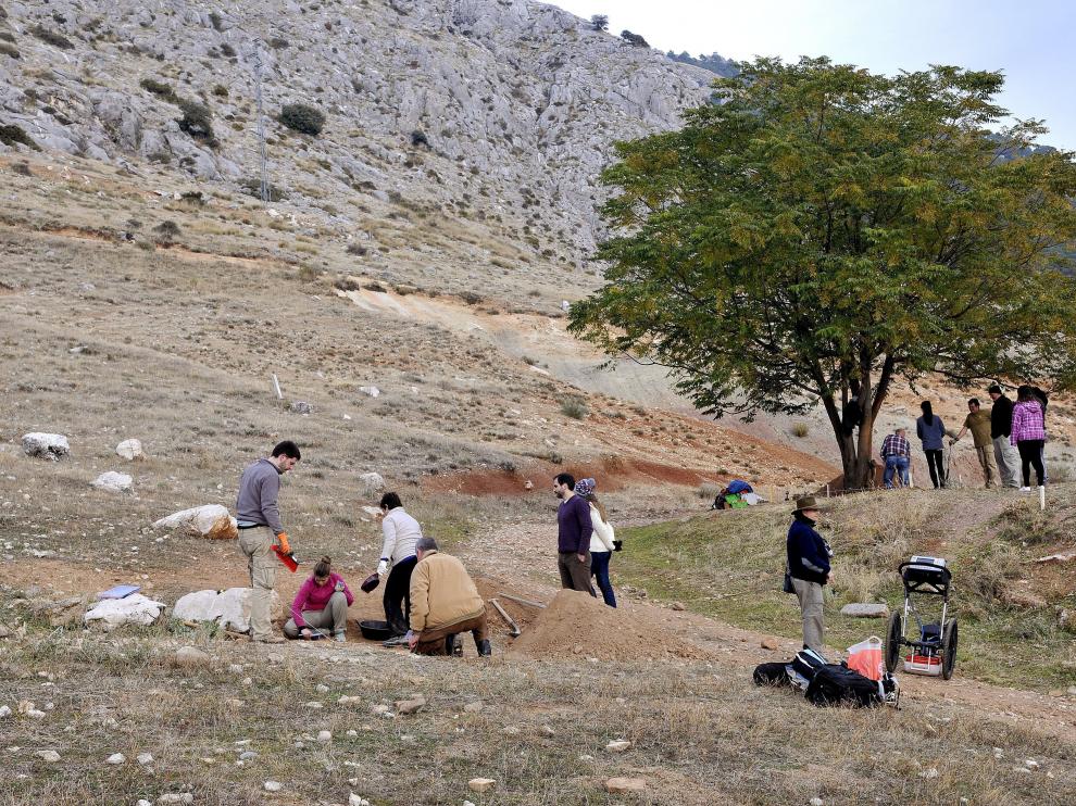Búsqueda de enterramientos en fosas comunes en una localidad de Granada.