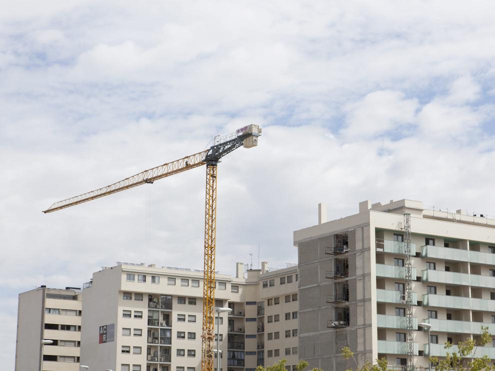 Viviendas en construcción en Zaragoza.