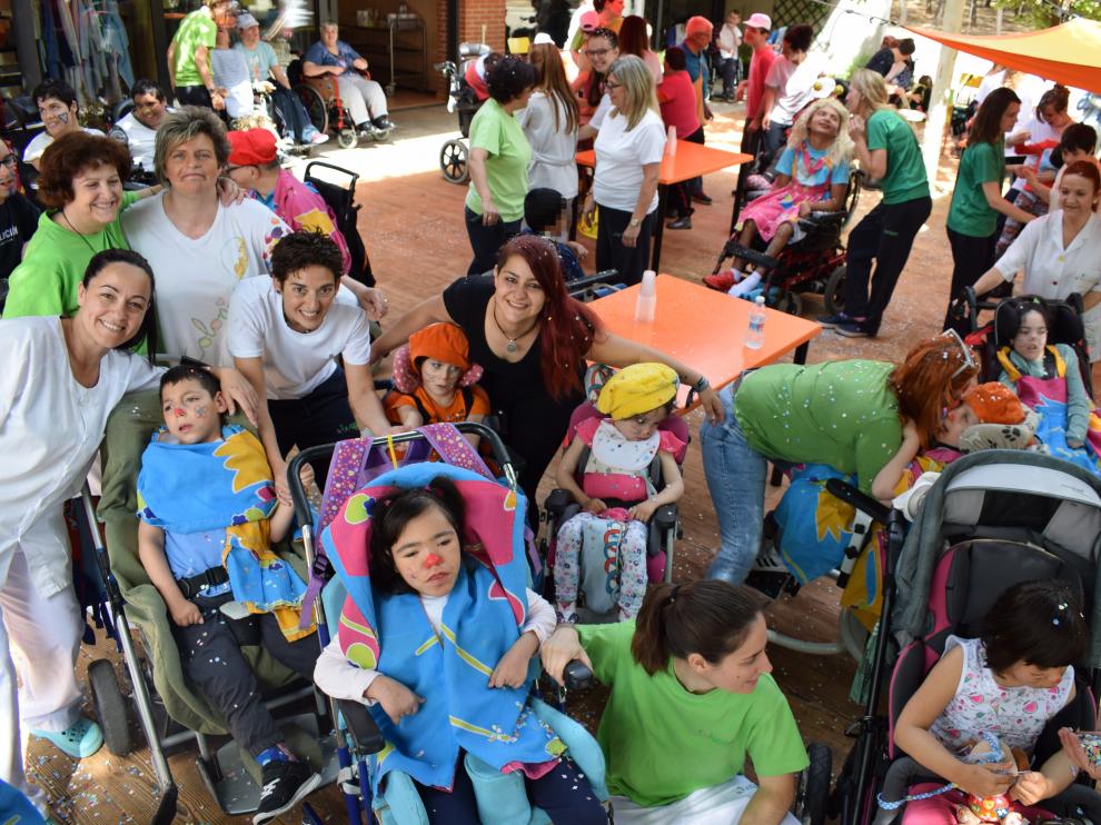 Decenas de personas disfrutaron de la fiesta de fin de curso de Aspace Zaragoza.