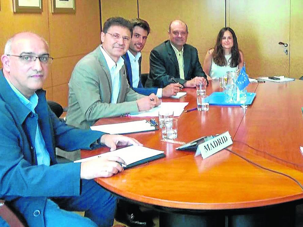 Marcos Garcés, junto a Miguel Blanco, y la delegación de COAG que se reunión con Hogan.