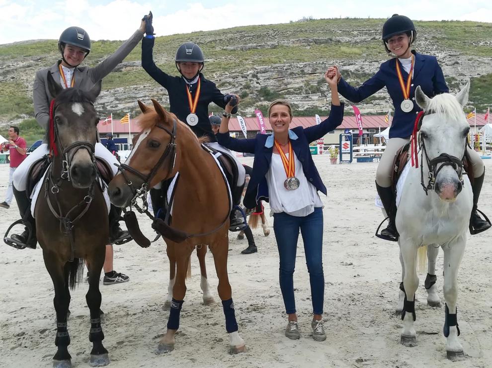 Las amazonas aragonesas de la categoría Poni C, medallistas de plata