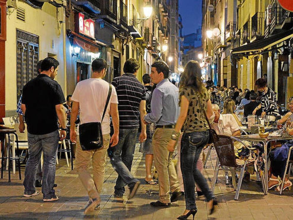 La calle Heroísmo concentra gran parte de los bares del Juepincho.