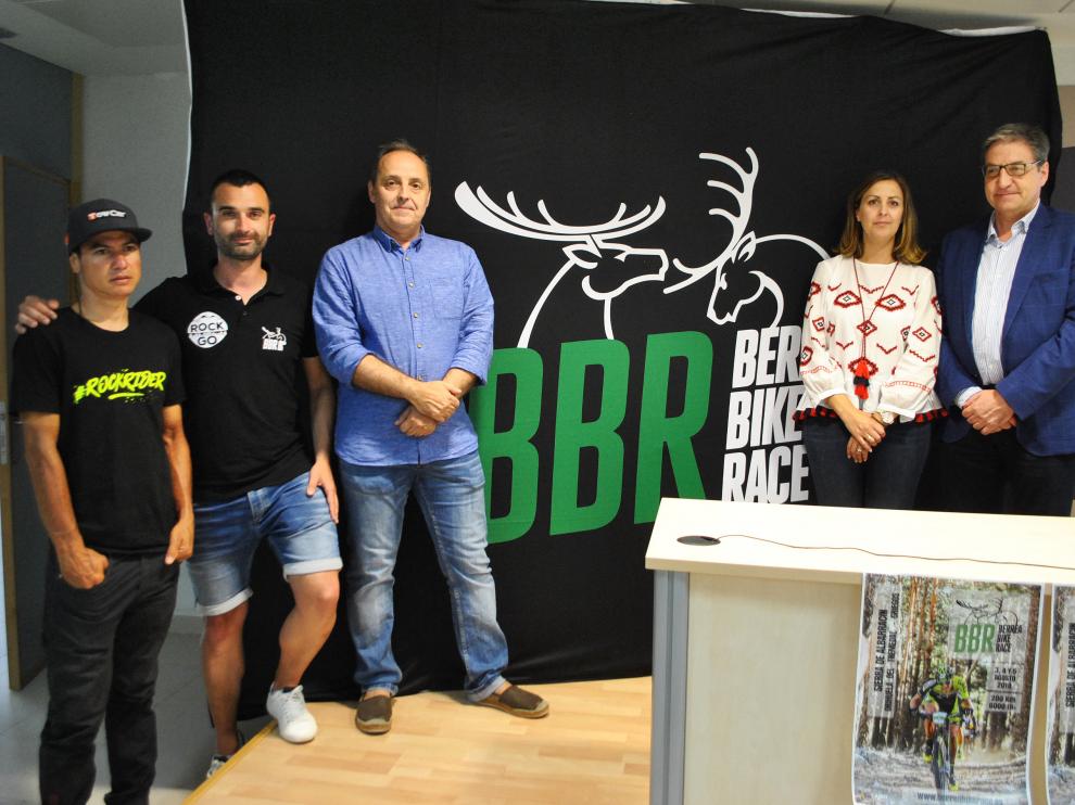 Milton Ramos, Tomás Almazán, Luis Marquina, Rosa María Sánchez y Mariano Soriano, en la presentación de la prueba