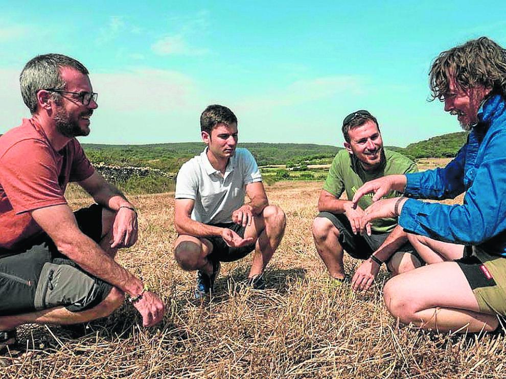 Los socios de la empresa Organic Managers, con el experto australiano Darren Doherty (de azul).
