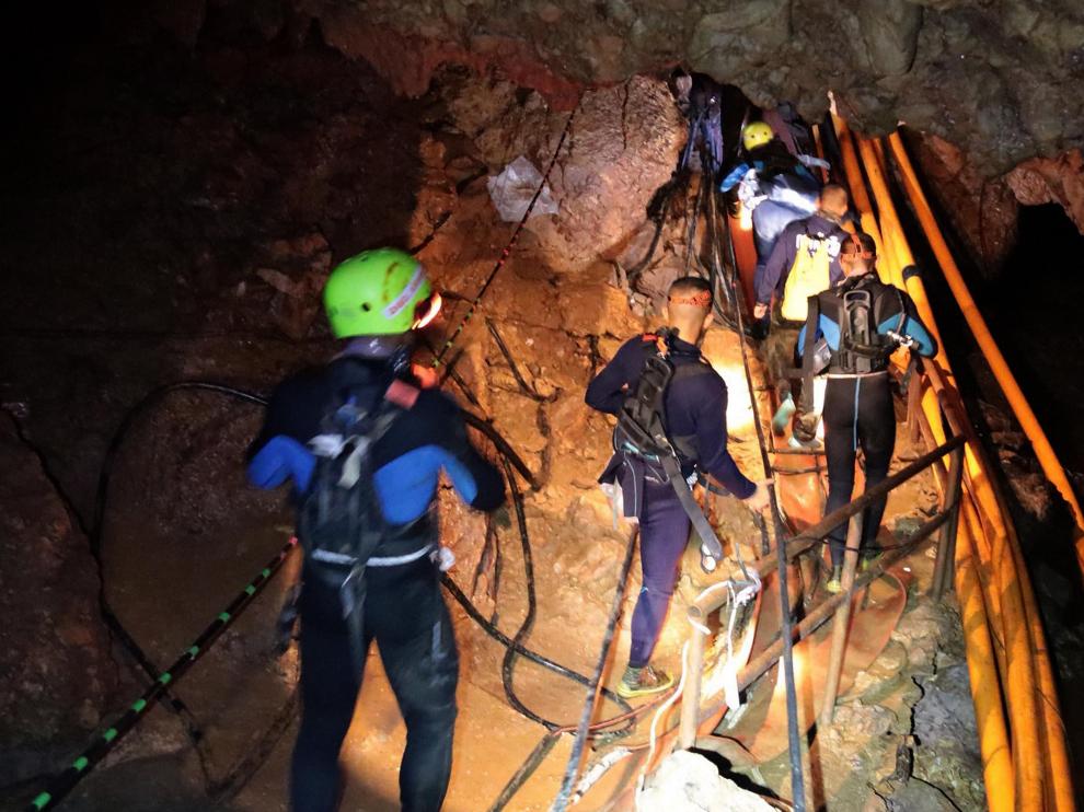 Operación de rescate de los niños y el entrenador atrapados en una cueva en Tailandia