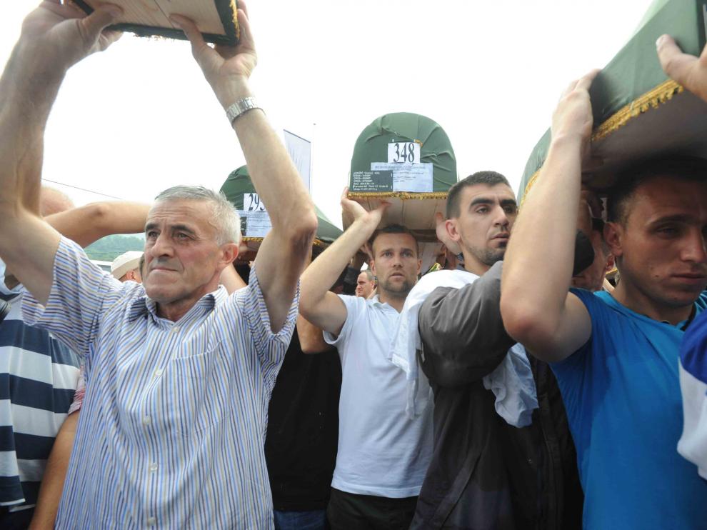 4 FUNERAL DE SREBRENICA