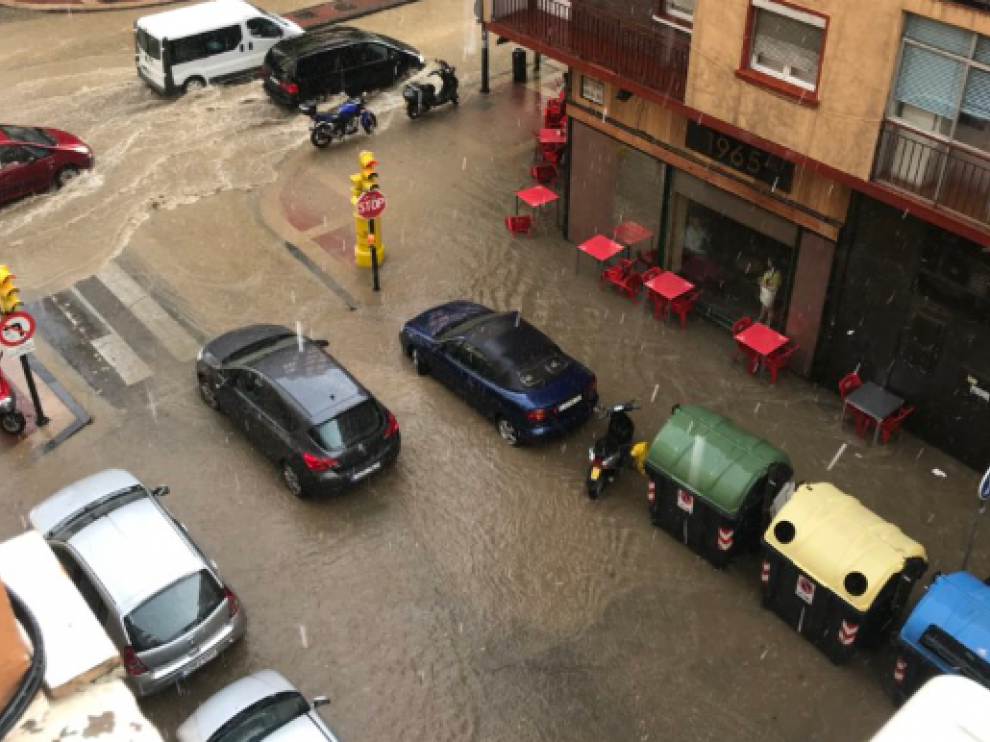 Imagen de la avenida de Madrid afectada este miércoles por la tormenta.